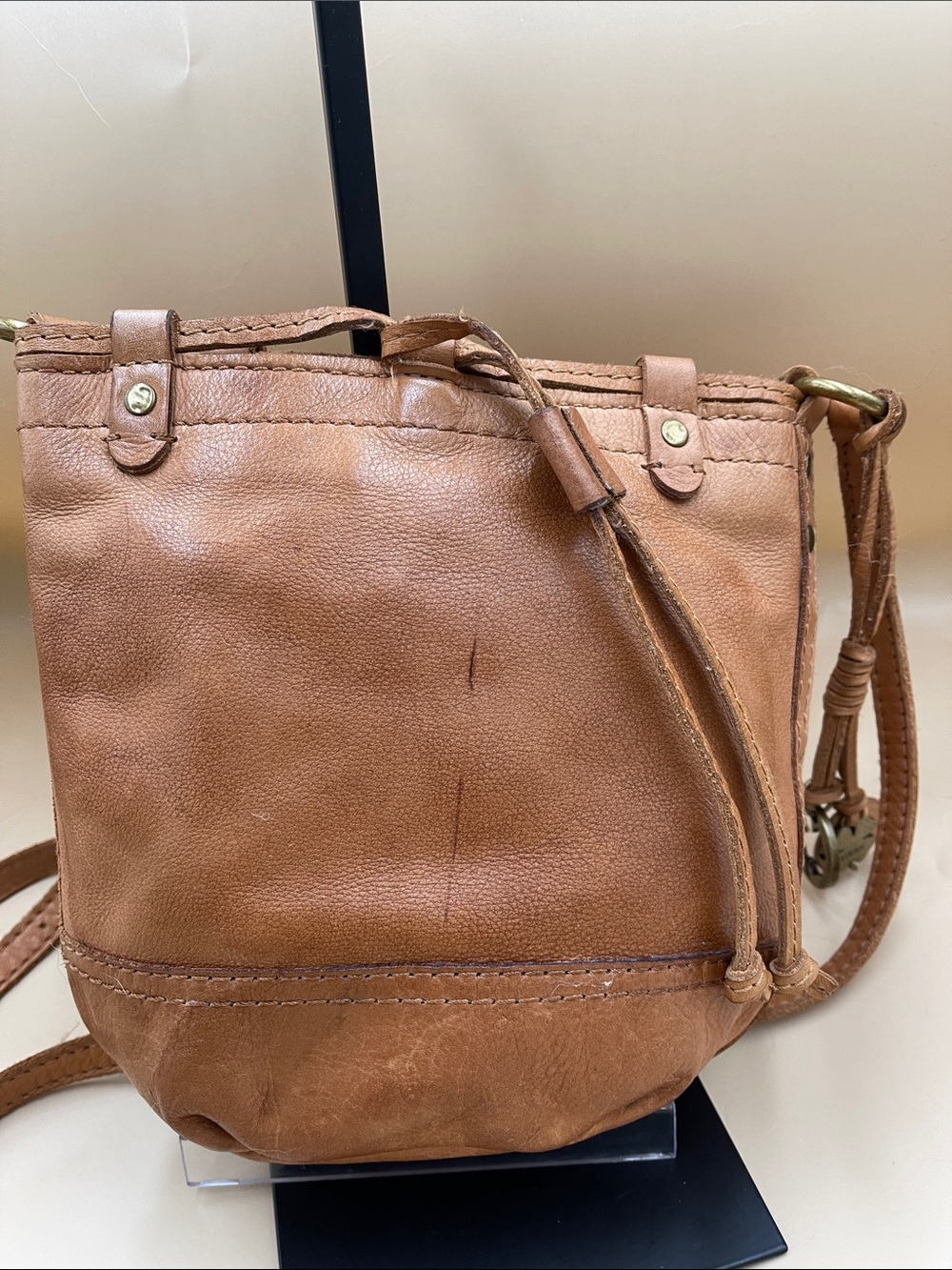 Lucky Brand Leather Adjustable Crossbody Bucket Bag in Tan